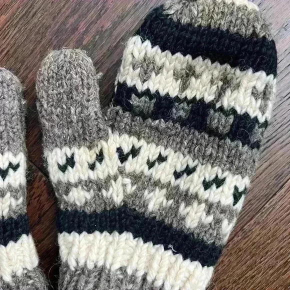 Winter Unisex Grey Graphic Pattern Grey White Wool Mittens - Picture 6 of 10